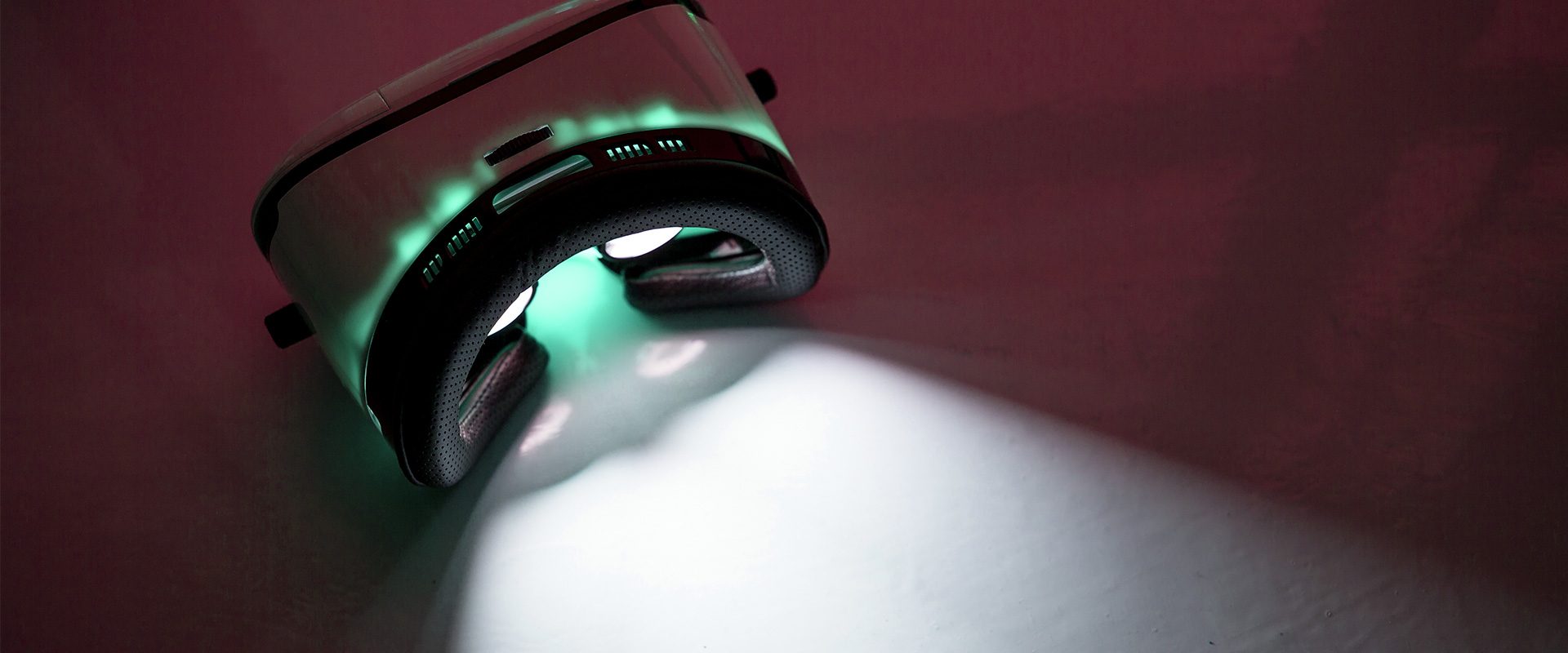 vr-glasses-light-up-BJ887RNa